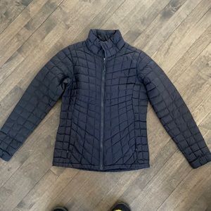 North Face women’s small black quilted nylon/poly fill jacket.